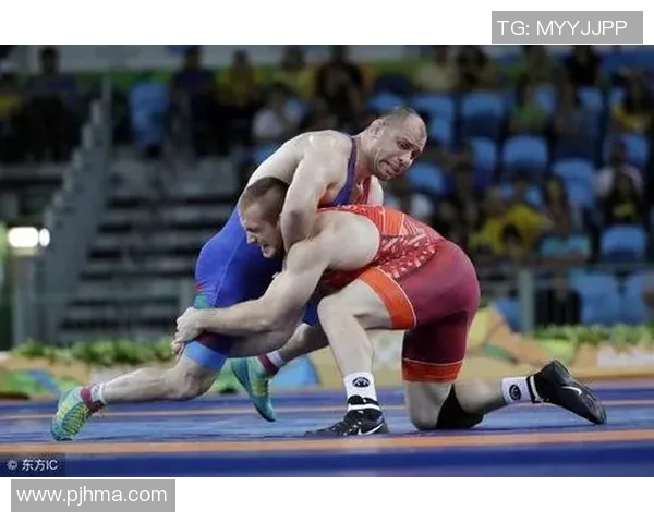 成都篮球队耐力变革引发热议探索新战术与训练理念的结合