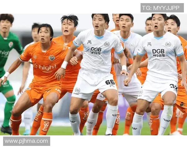 首尔依恋与城南FC的激烈对决展现足球魅力与团队精神的较量